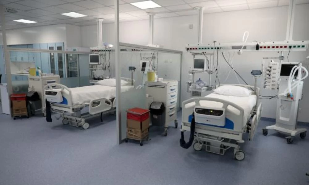 Αποσυμπίεση στα νοσοκομεία: 100 λιγότερες νοσηλείες κάθε μέρα